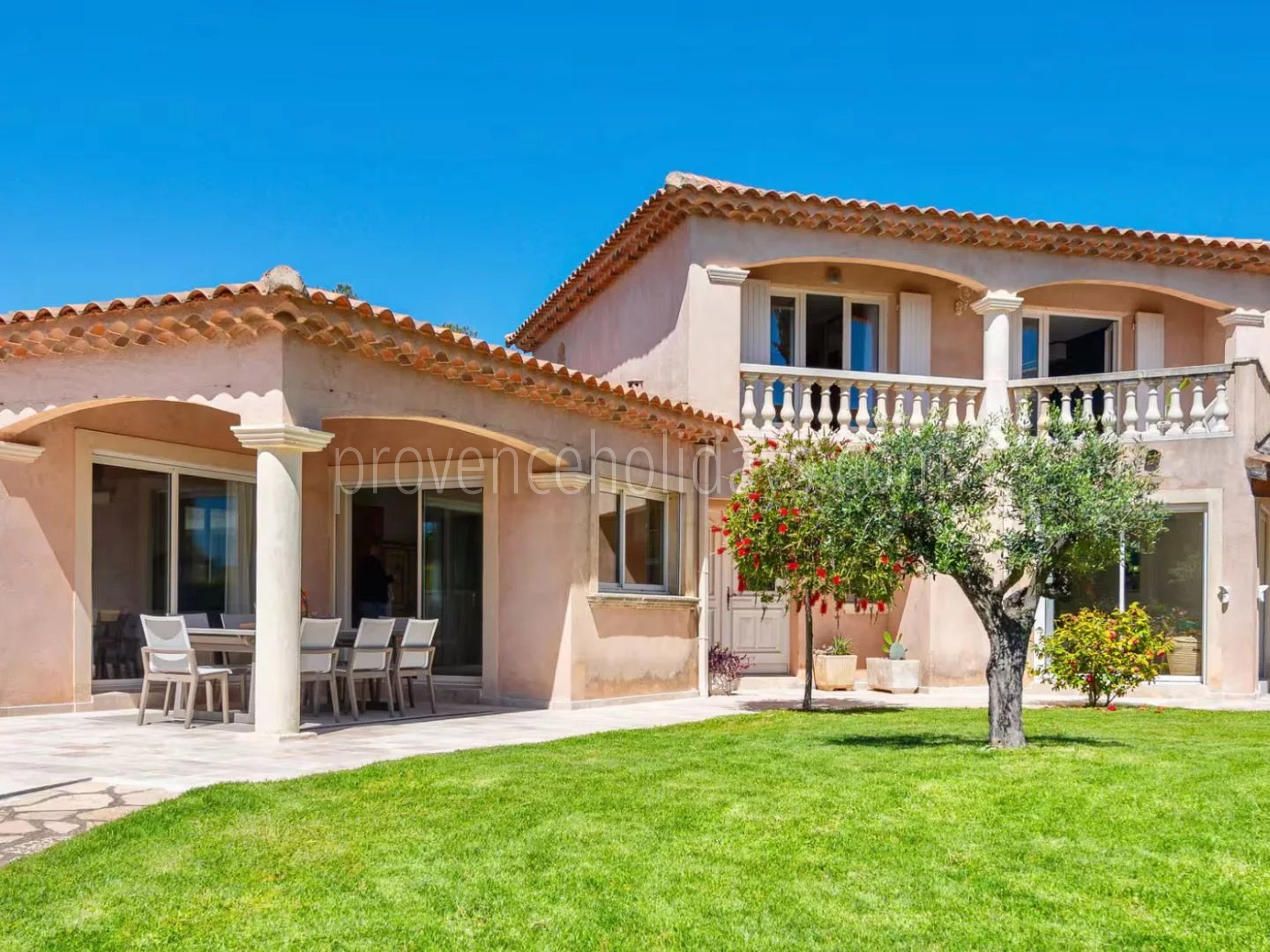 4 - Villa in Port de Miramar in La Londe-les-Maures: Villa: Exterior