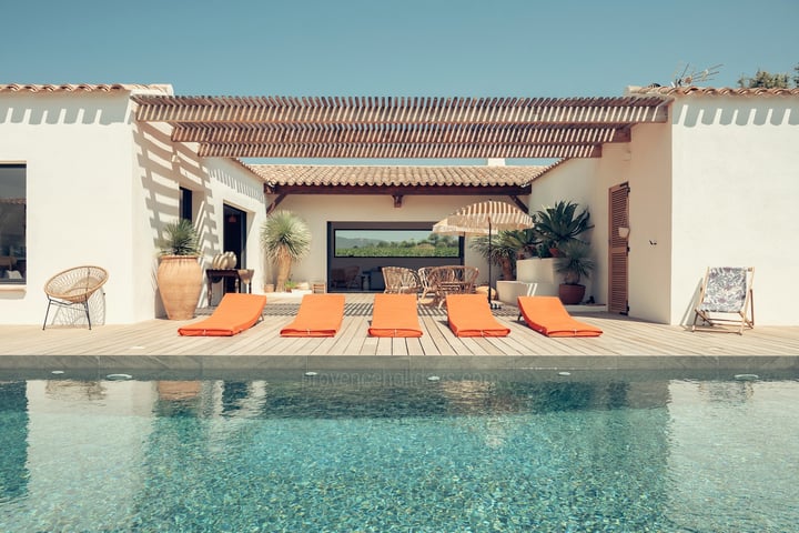 An exceptional setting: Nature, Beaches and Vineyards within easy reach