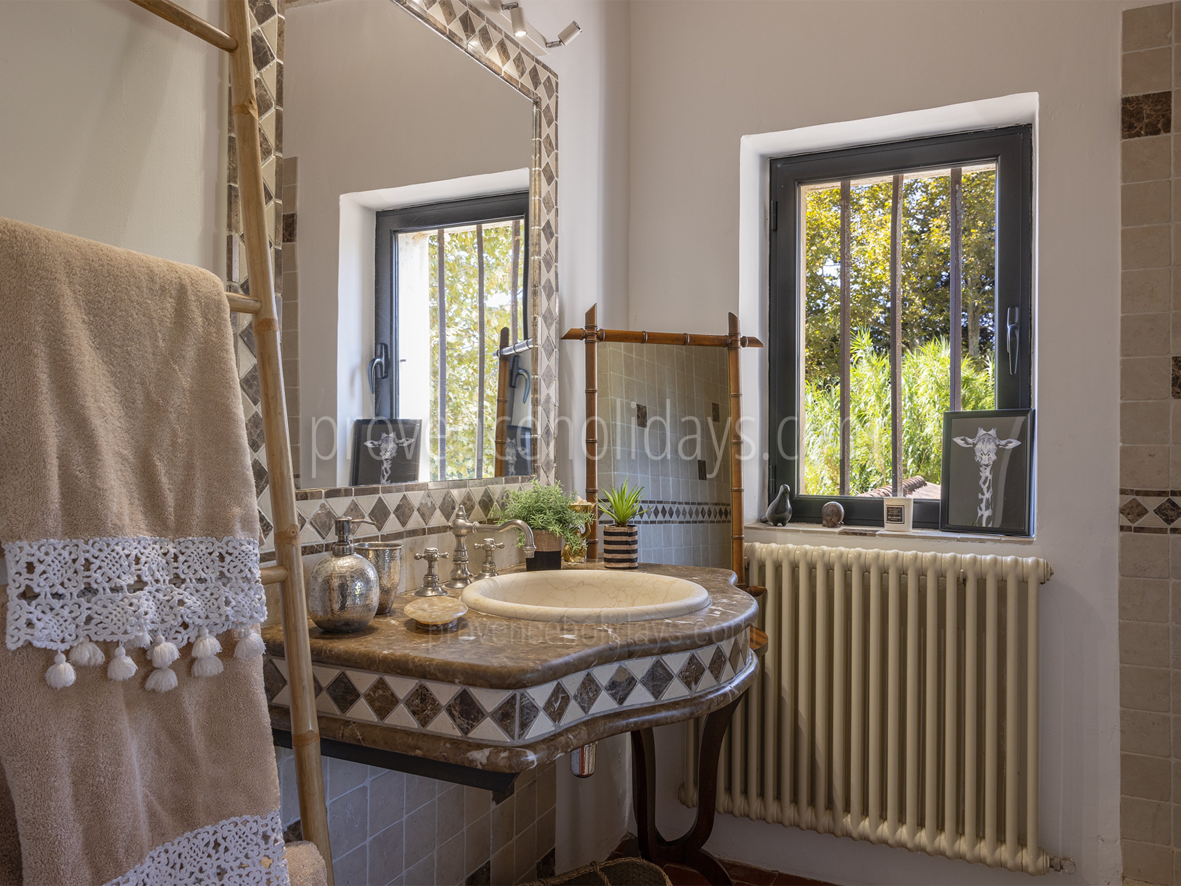 11 - Le Mas d\'Entraigues: Villa: Bathroom
