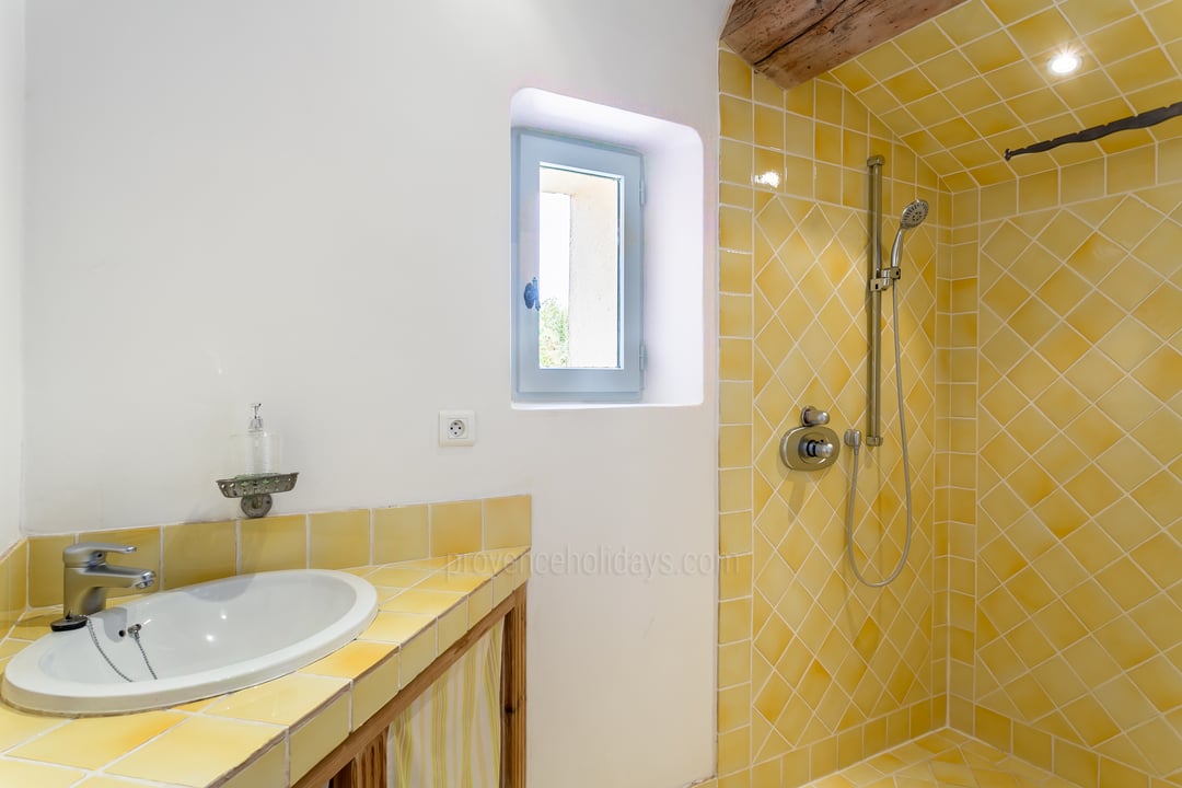 13 - Mas Aubade: Villa: Bathroom