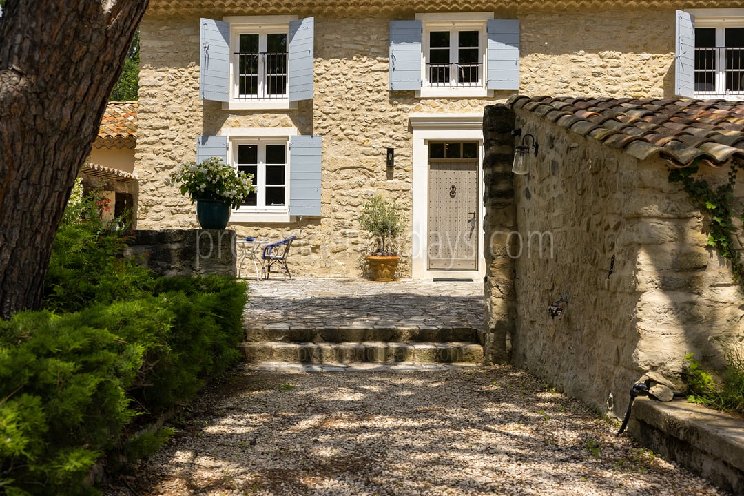 8 - Le Mas d\'Ansouis: Villa: Exterior