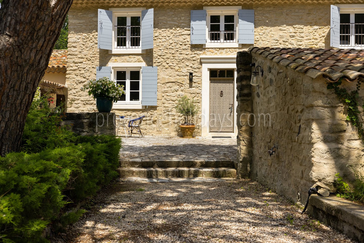 8 - Le Mas d\'Ansouis: Villa: Exterior