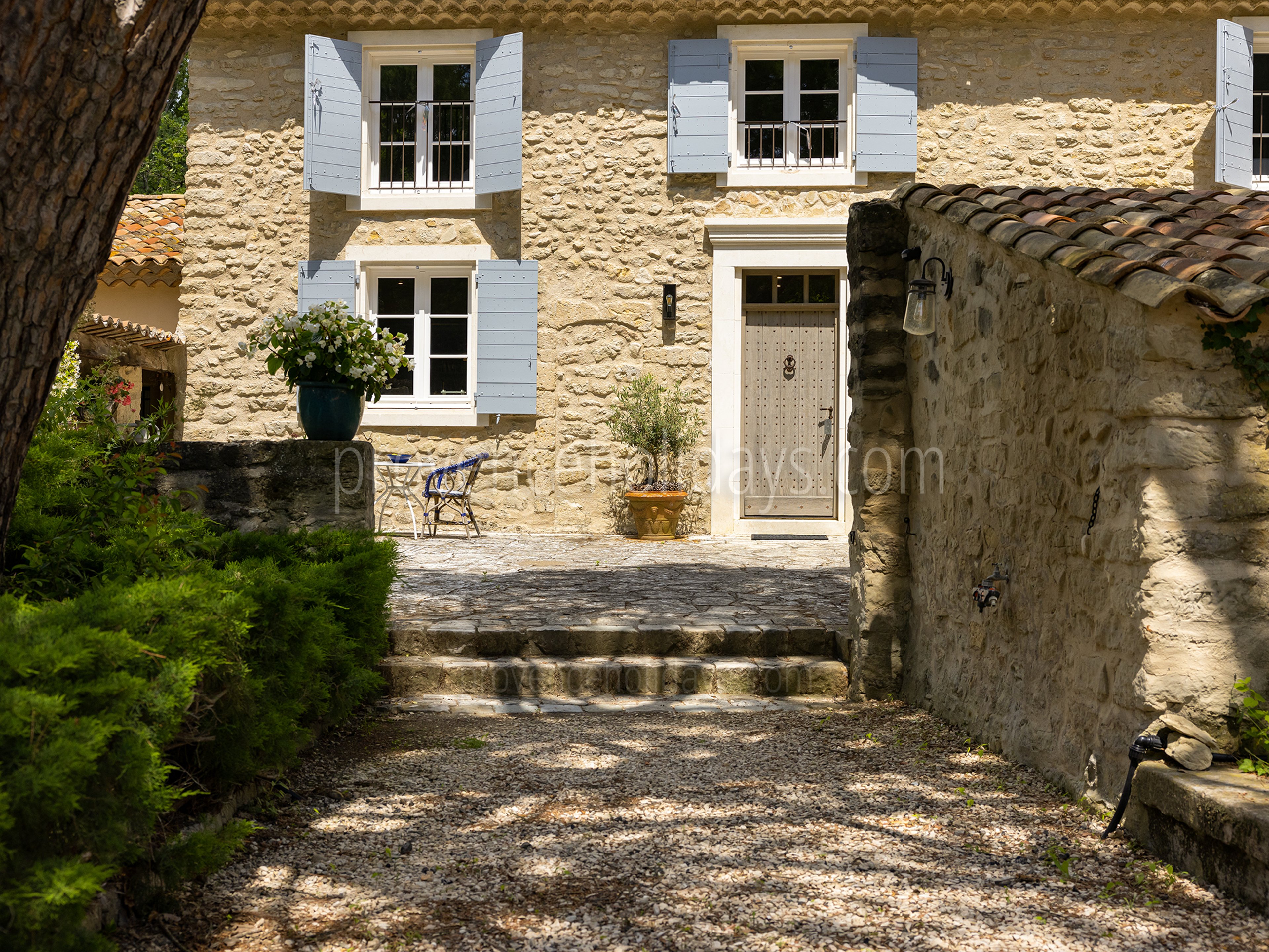 8 - Le Mas d\'Ansouis: Villa: Exterior
