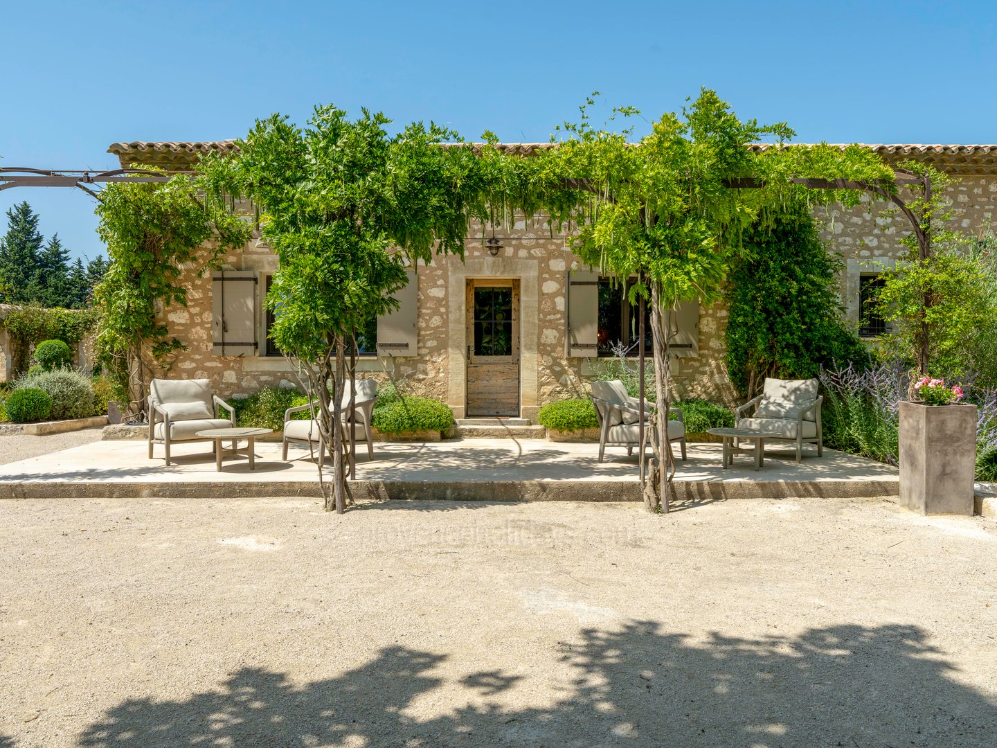 25 - Mas du Temps Suspendu: Villa: Exterior