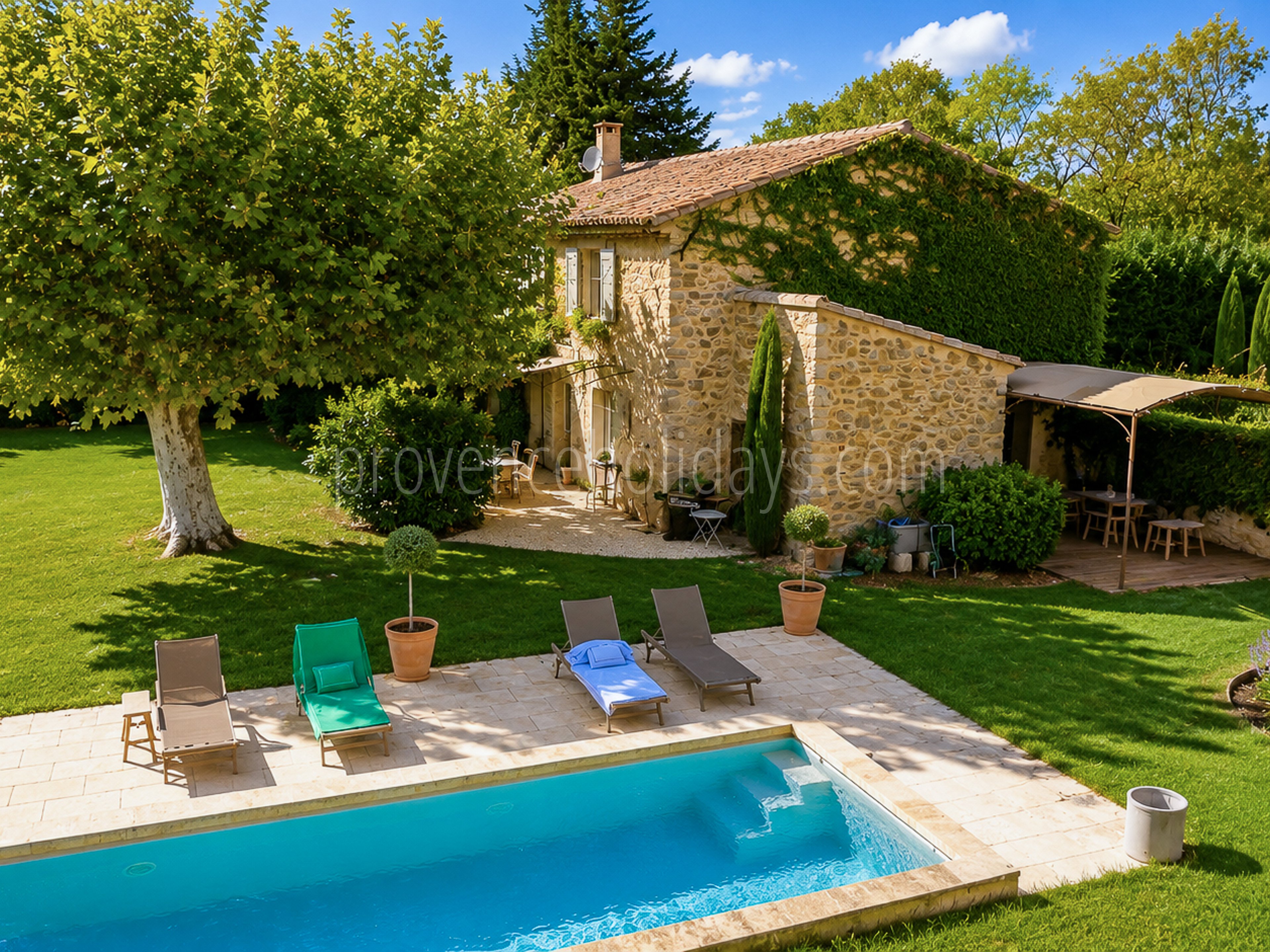 7 - Bauernhaus mit Blick auf den Luberon: Villa: Exterior