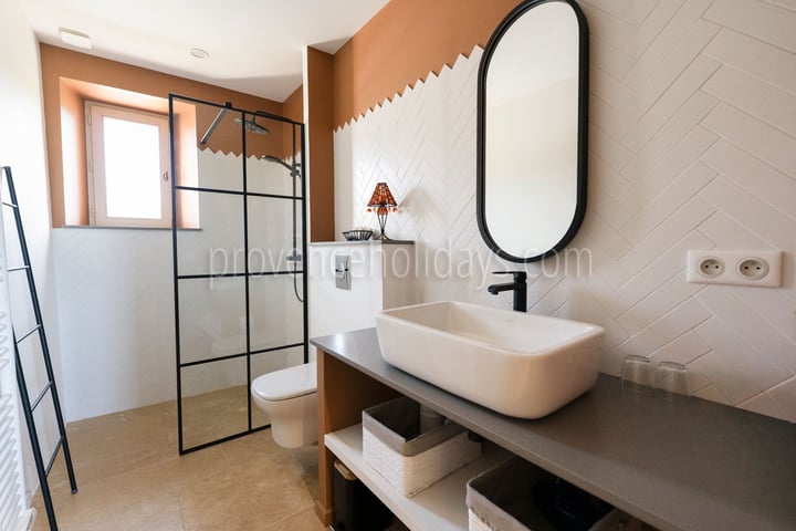 27 - L’Orée des Lavandes: Villa: Bathroom