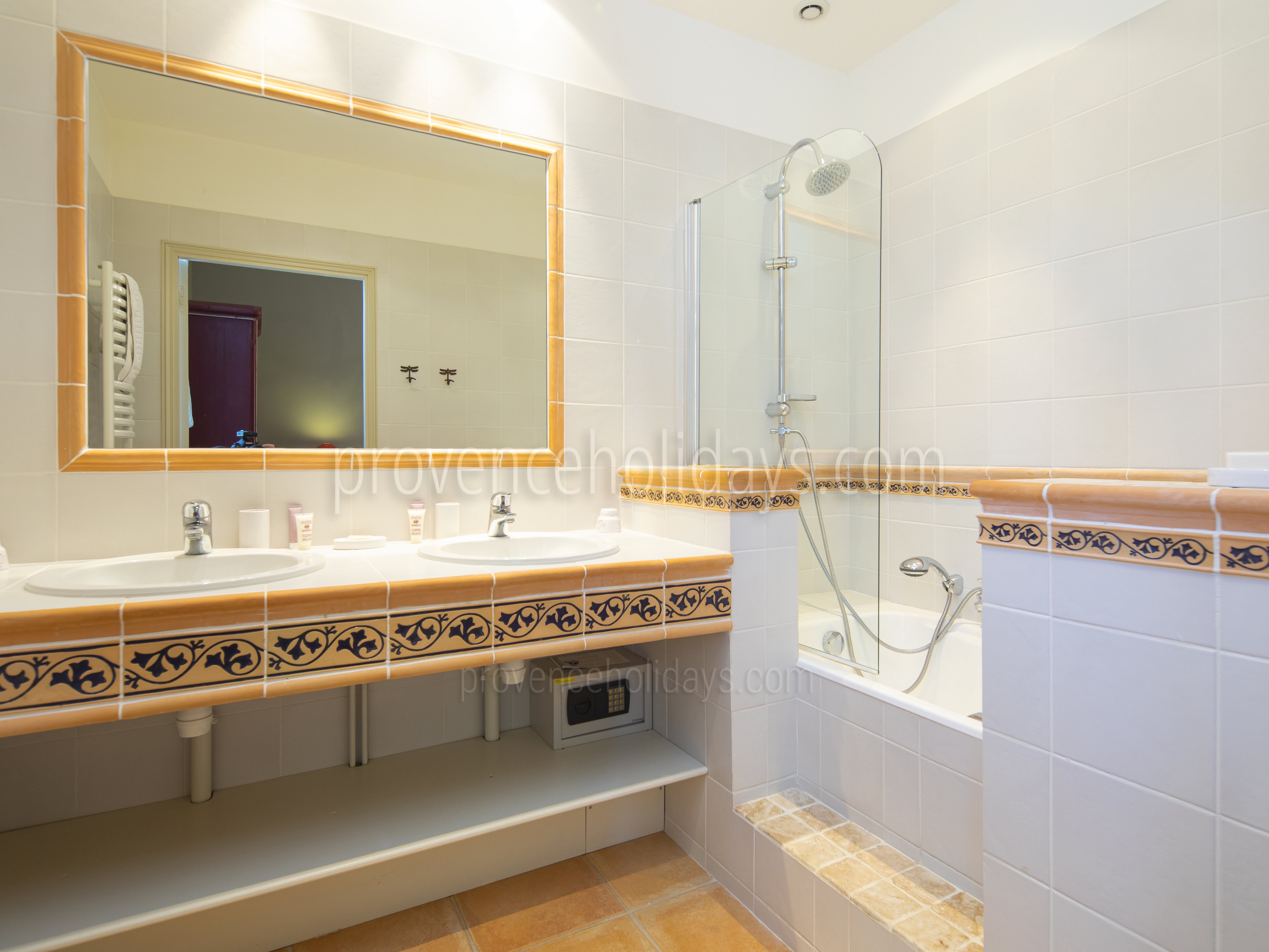 54 - Bastide Lacoste: Villa: Bathroom