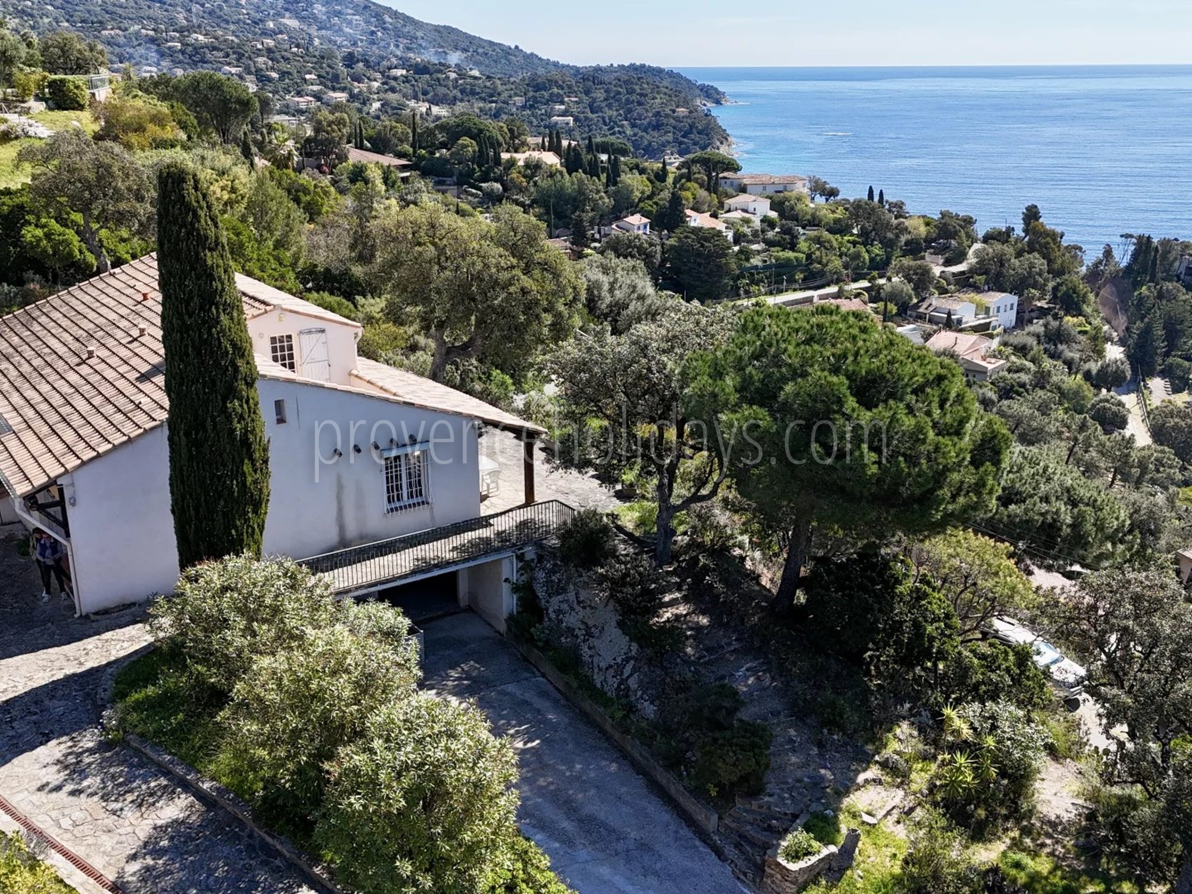 8 - Woning uit de jaren 70 in Rayol-Canadel-sur-Mer: Villa: Exterior
