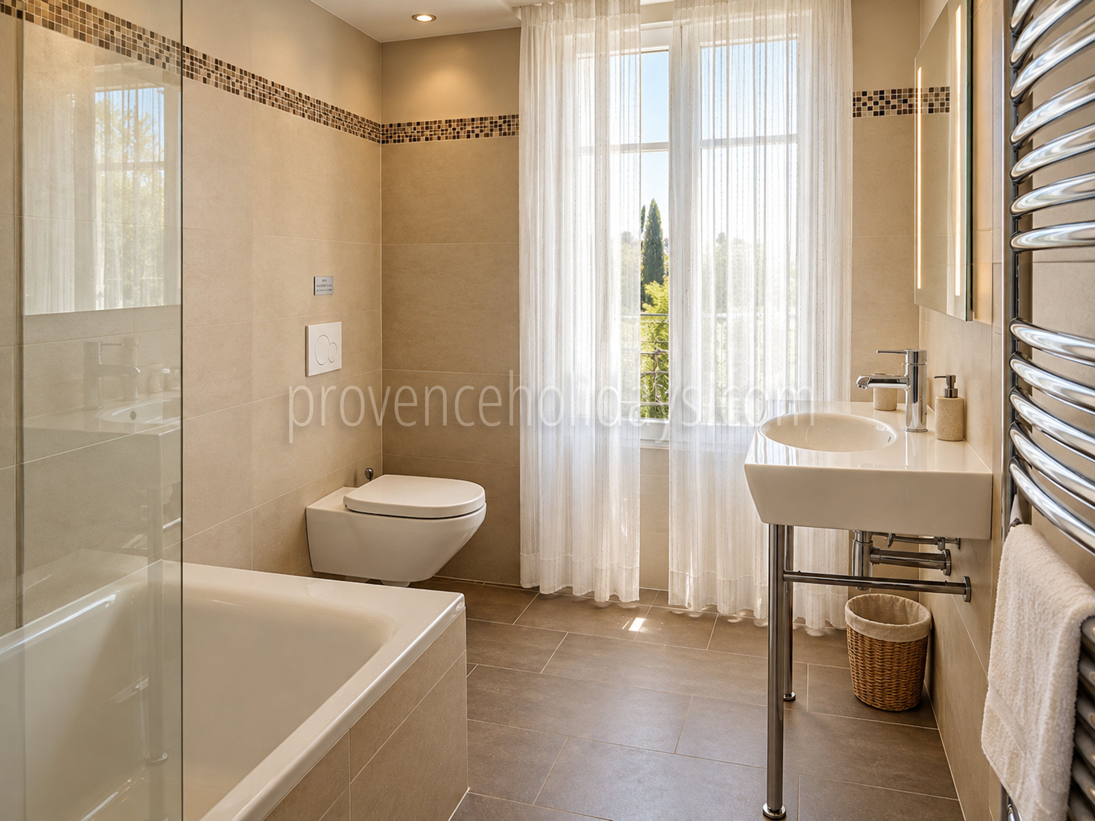 22 - Farmhouse with outbuildings in Lambesc: Villa: Bathroom