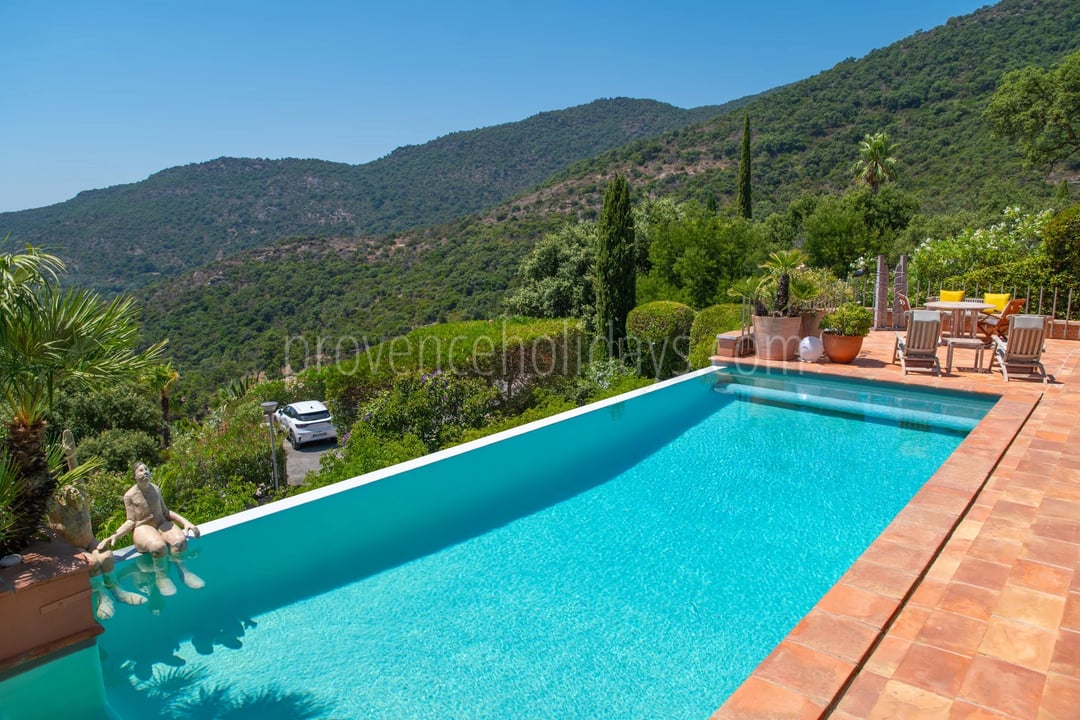 24 - Zeitgenössische Villa in Rayol-Canadel-sur-Mer: Villa: Pool