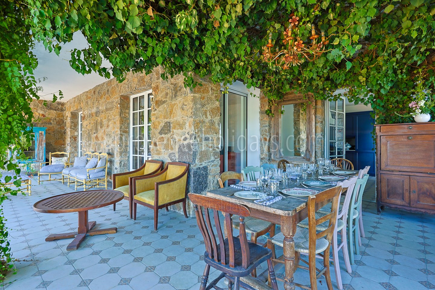43 - Le Mas de la Garde: Villa: Exterior
