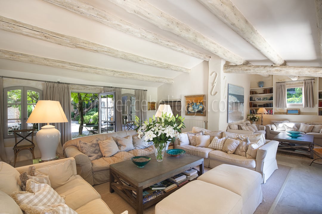 30 - Mas Goult: Villa: Interior