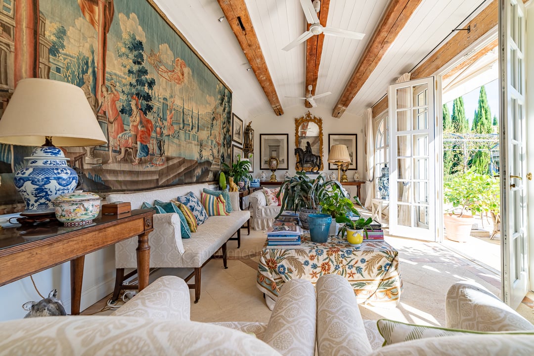 7 - Domaine Fontbrune: Villa: Interior