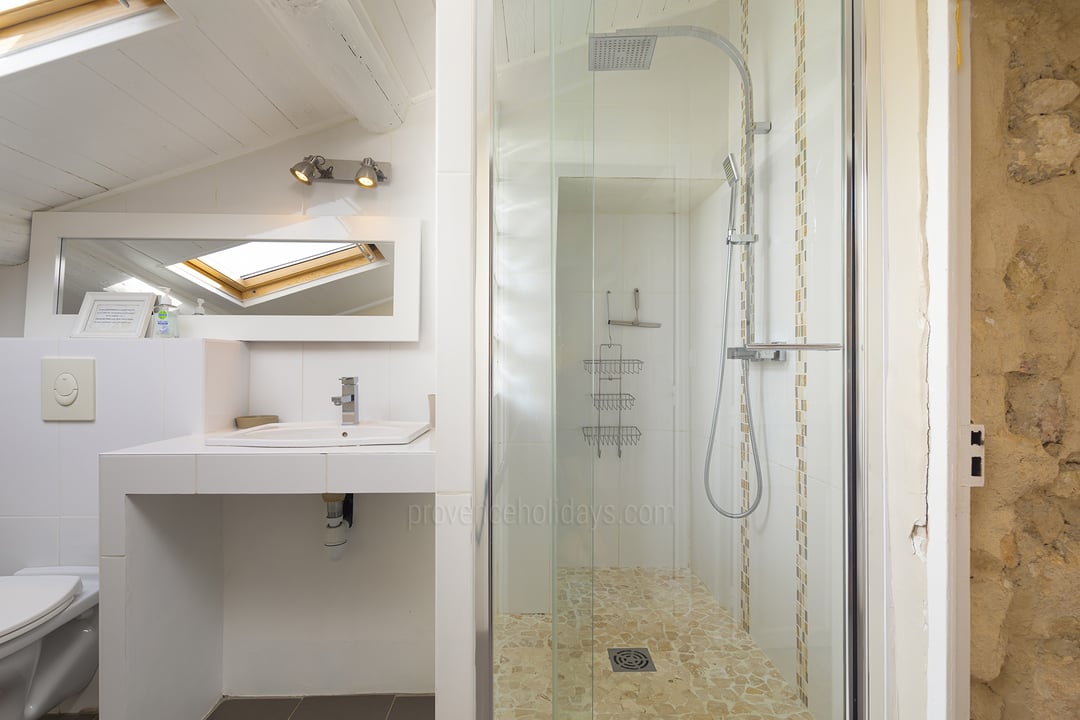 29 - La Garrigue: Villa: Bathroom