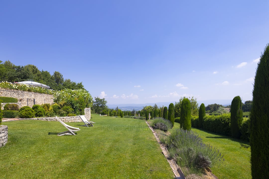 18 - La Roseraie: Villa: Exterior
