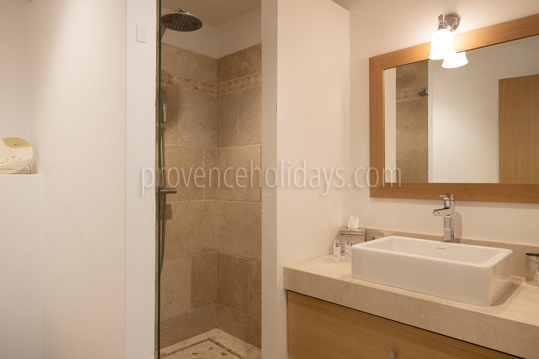 64 - Mas du Carlet: Villa: Bathroom
