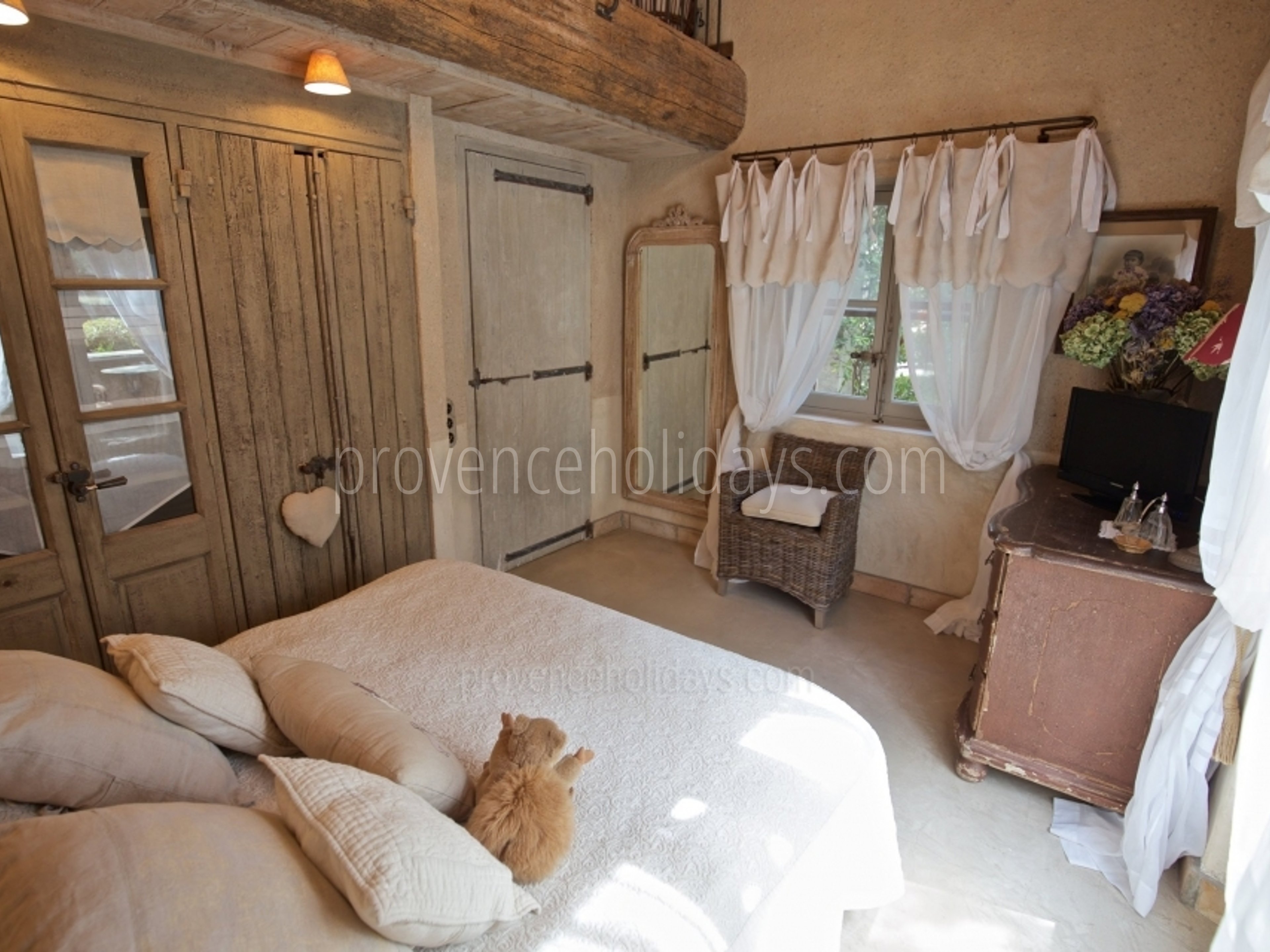 47 - Le Mas des Lavandes: Villa: Bedroom