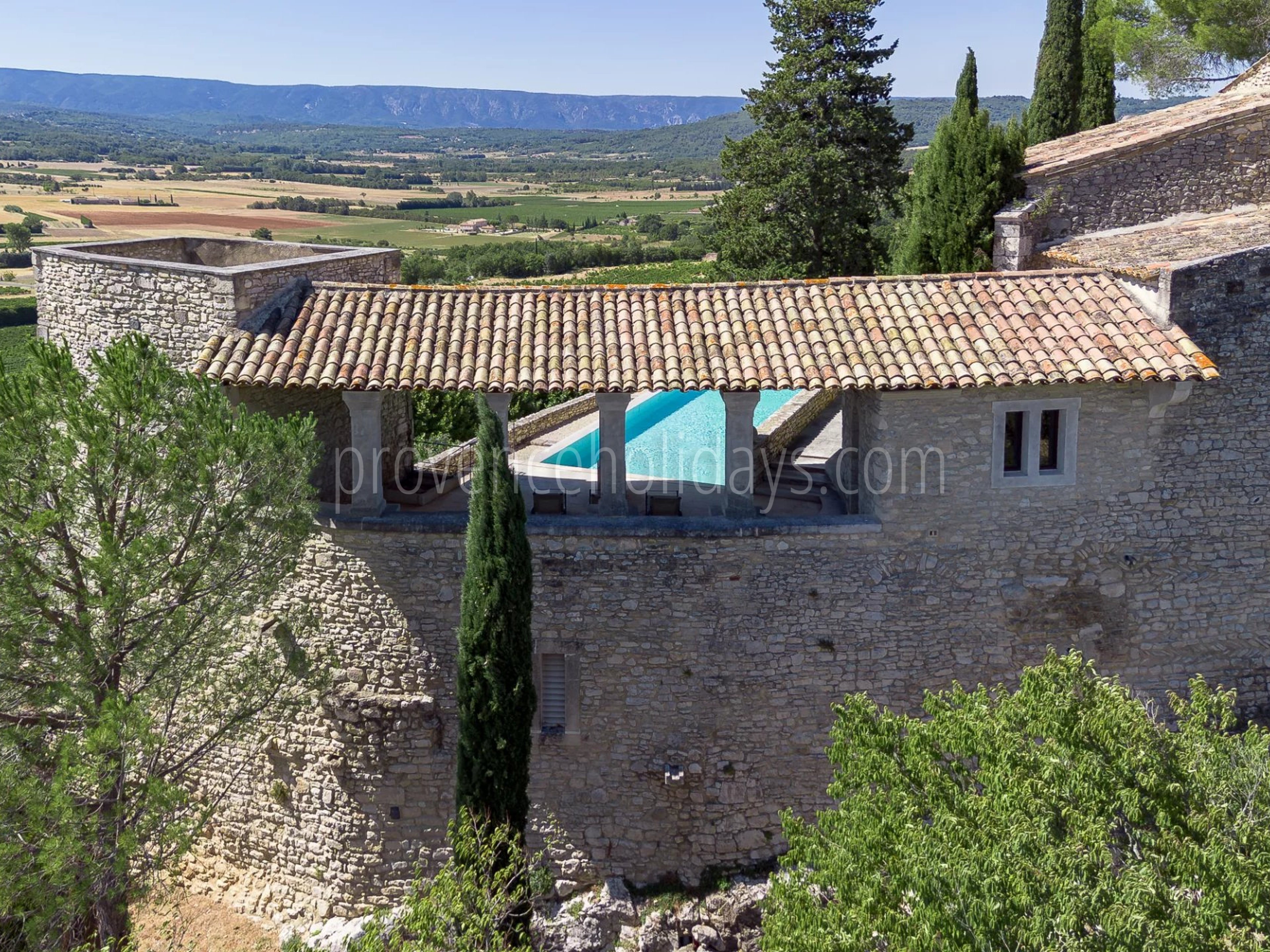 8 - Historic residence in Gordes: Villa: Exterior