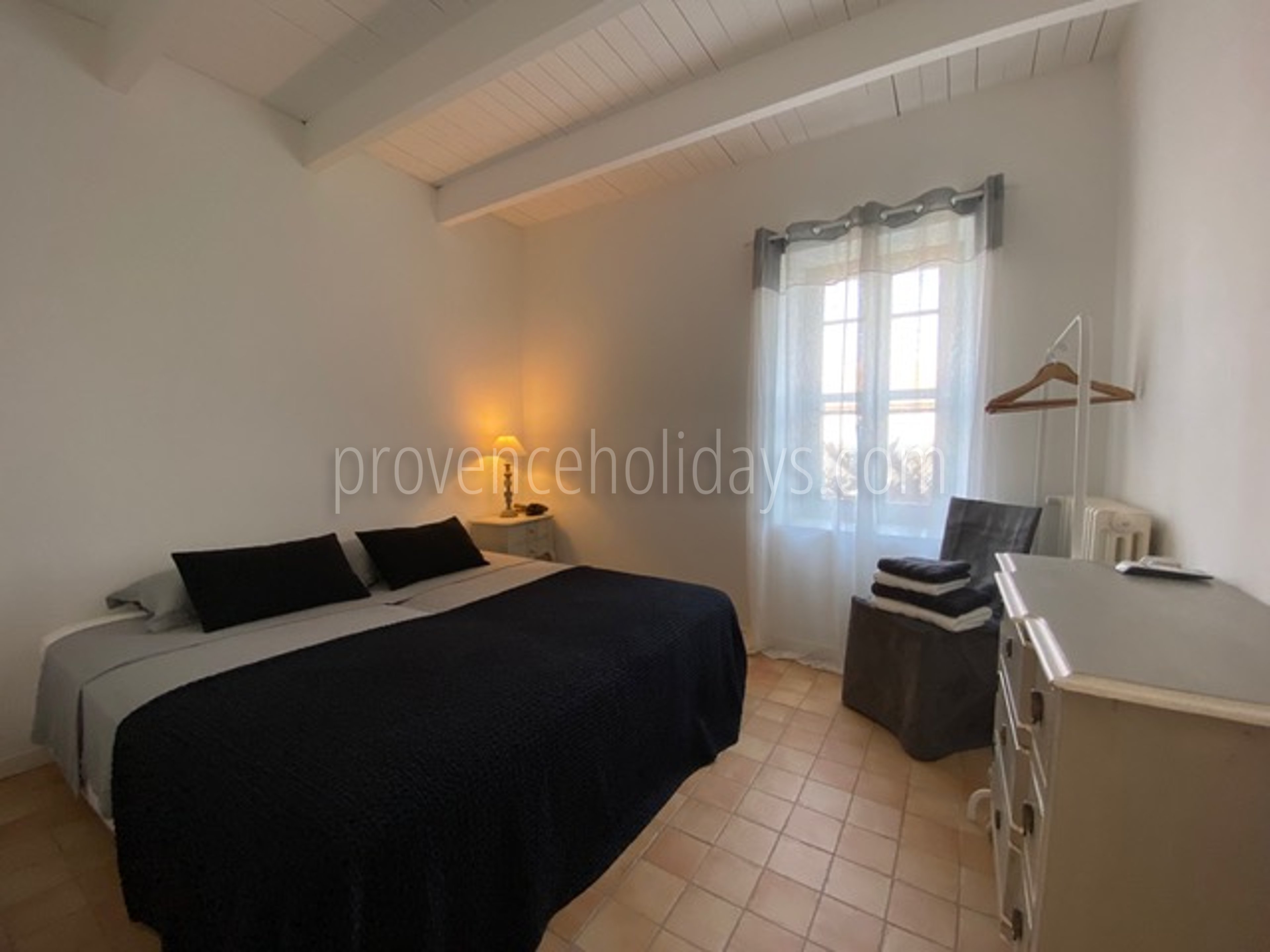 6 - le Refuge Provençal: Villa: Bedroom