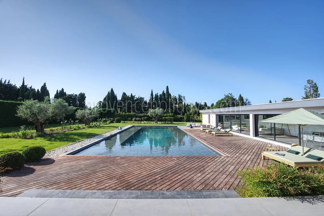 12 - House with pool house in Eyguières: Villa: Pool