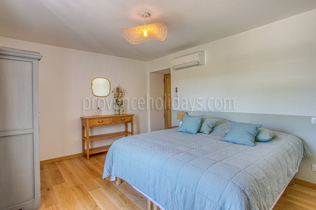 8 - Mas de Mérindol: Villa: Bedroom