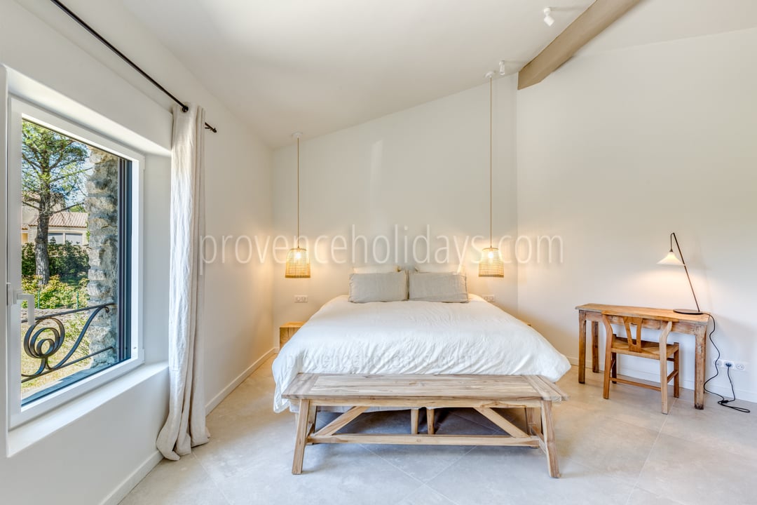 11 - L\'Escapade en Provence: Villa: Bedroom