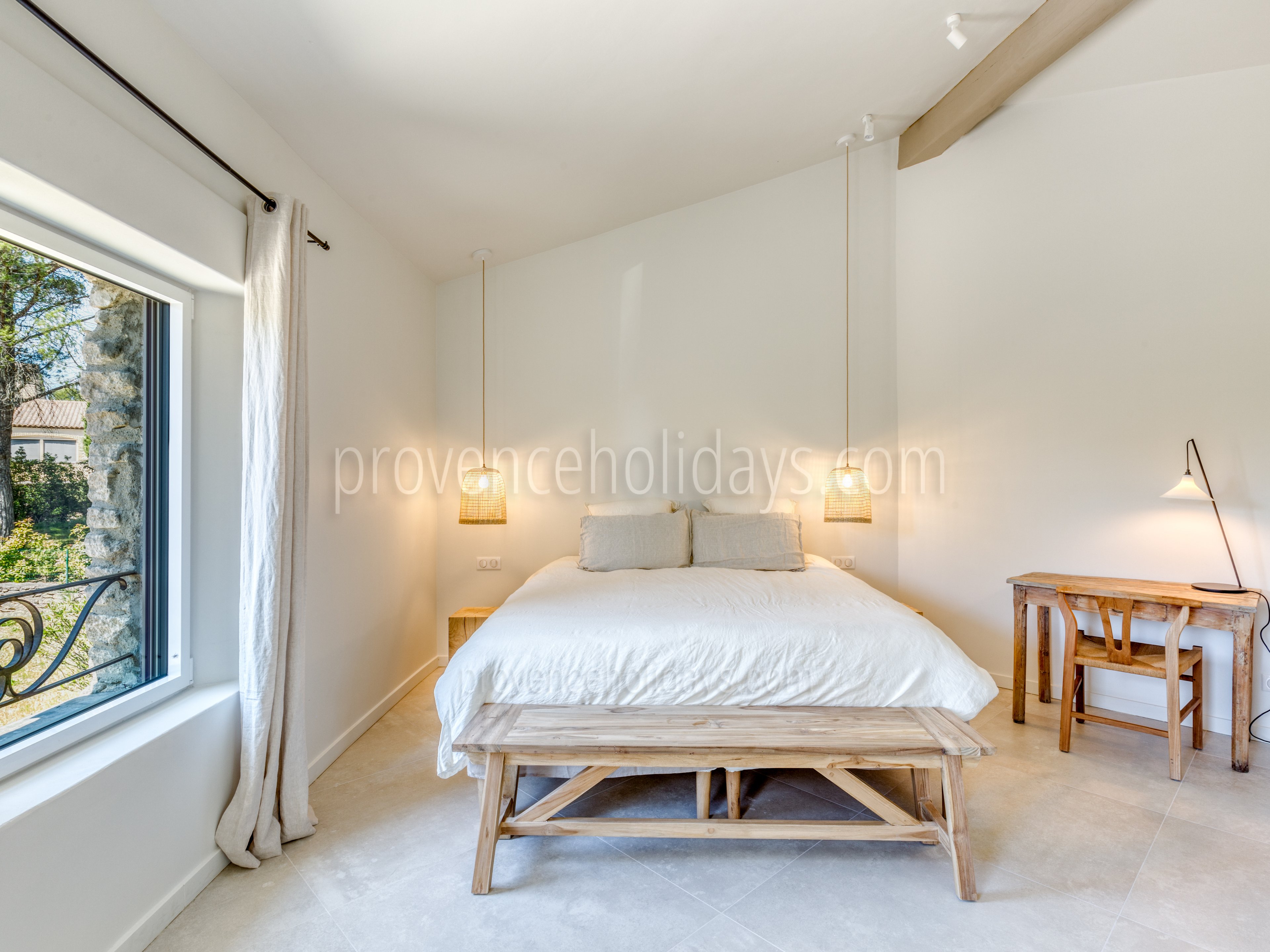 11 - L\'Escapade en Provence: Villa: Bedroom
