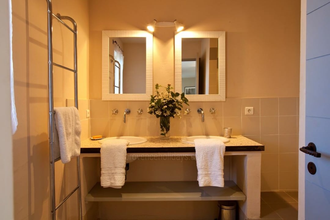 25 - Grand Mas de Cairanne: Villa: Bathroom