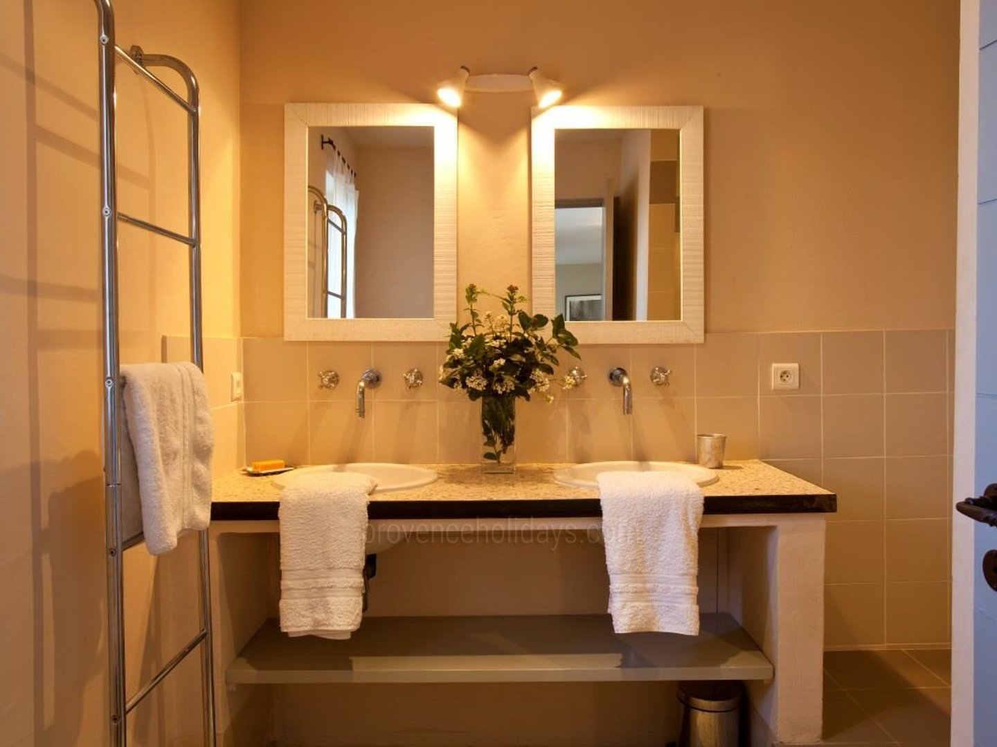 25 - Grand Mas de Cairanne: Villa: Bathroom