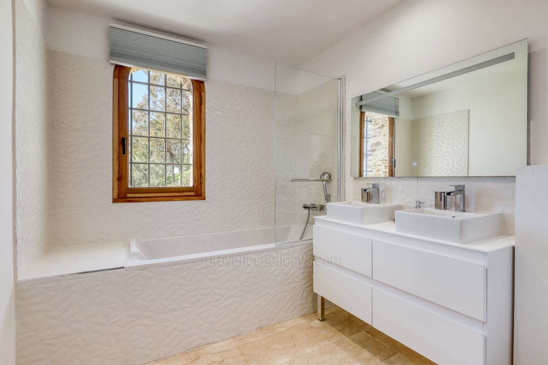 19 - Villa Blue Roc: Villa: Bathroom