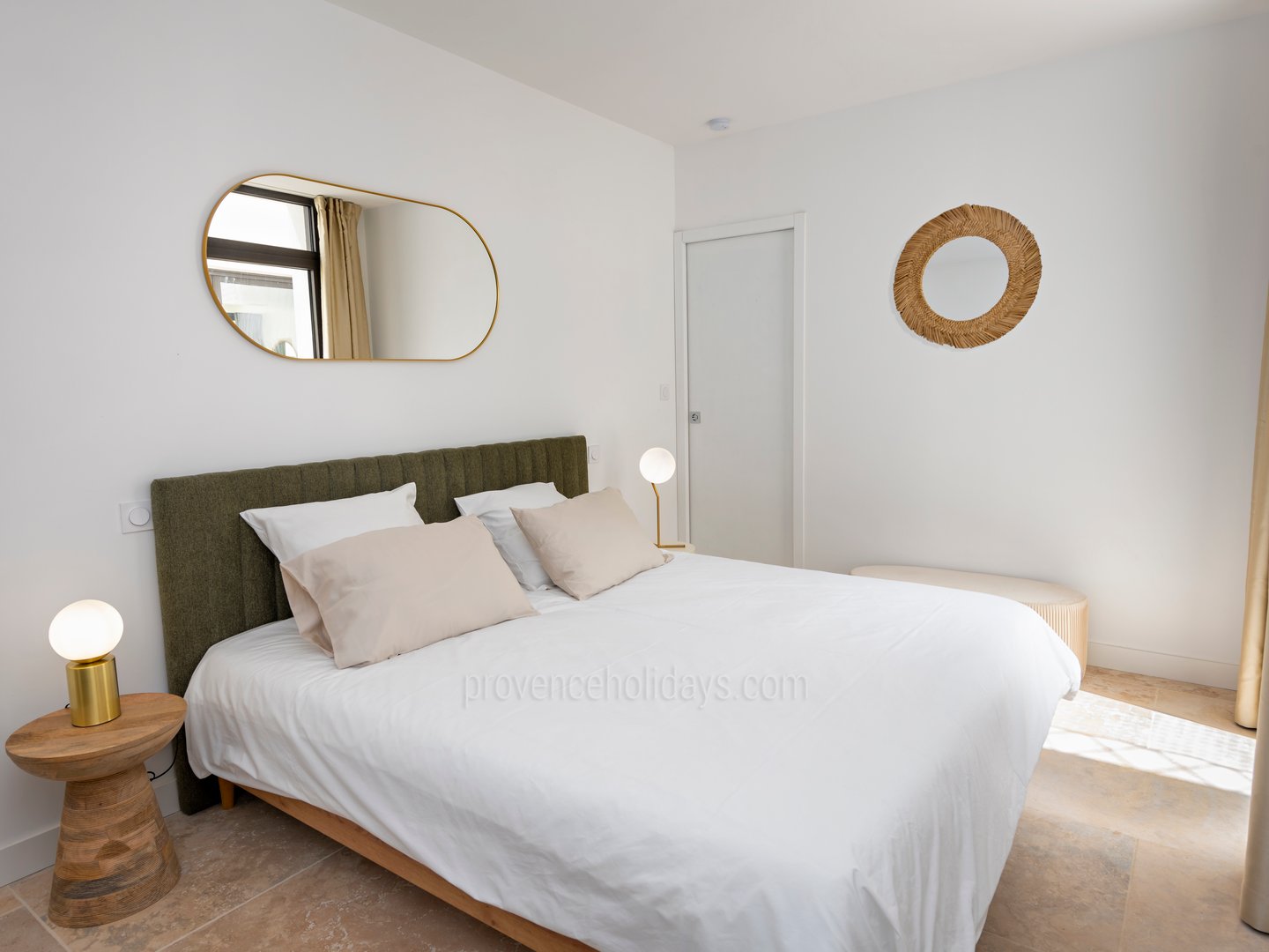 22 - Villa de Laval: Villa: Bedroom