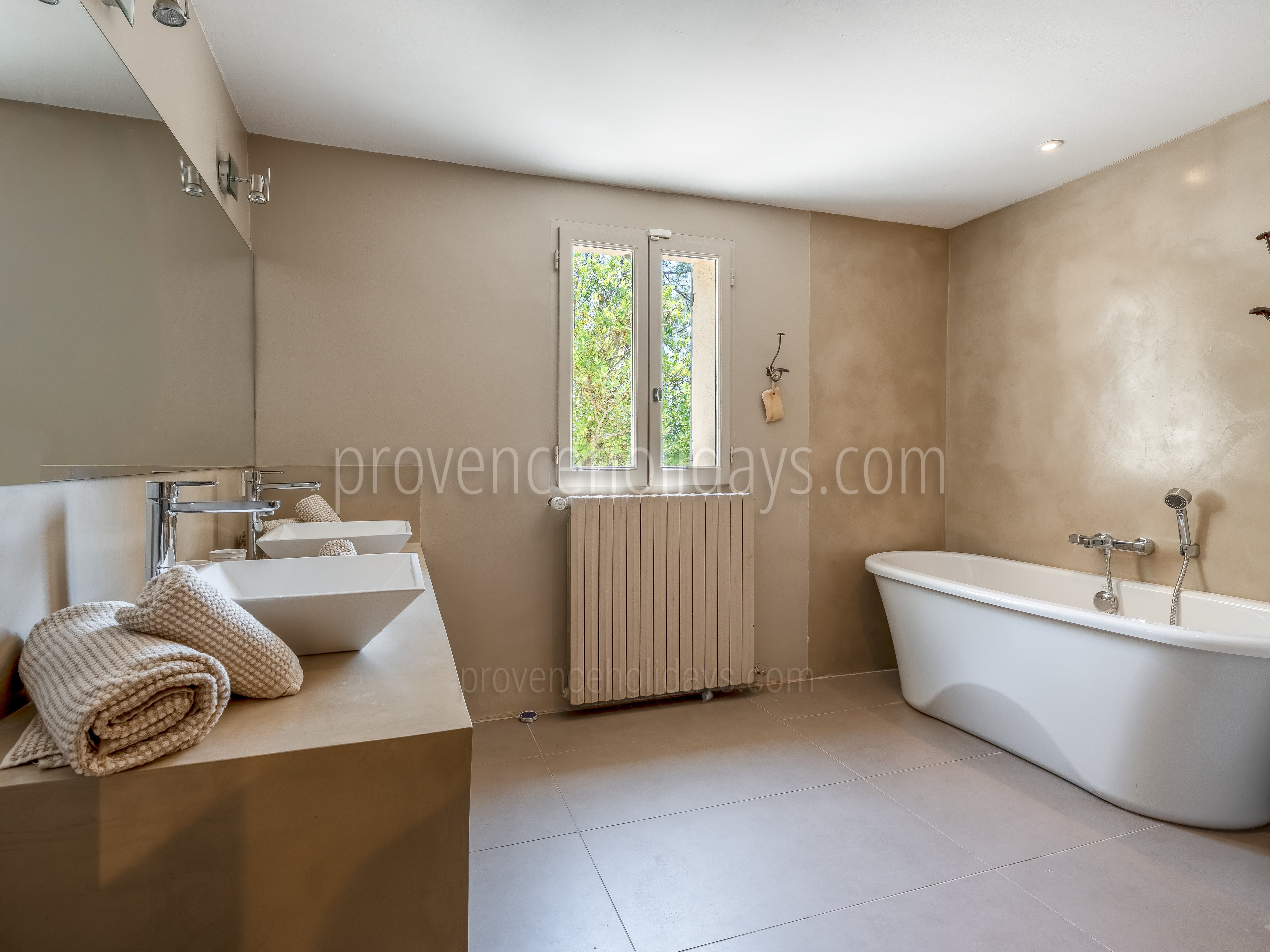 17 - La Maison des Ocres: Villa: Bathroom 1