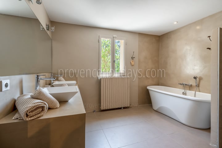 17 - La Maison des Ocres: Villa: Bathroom 1