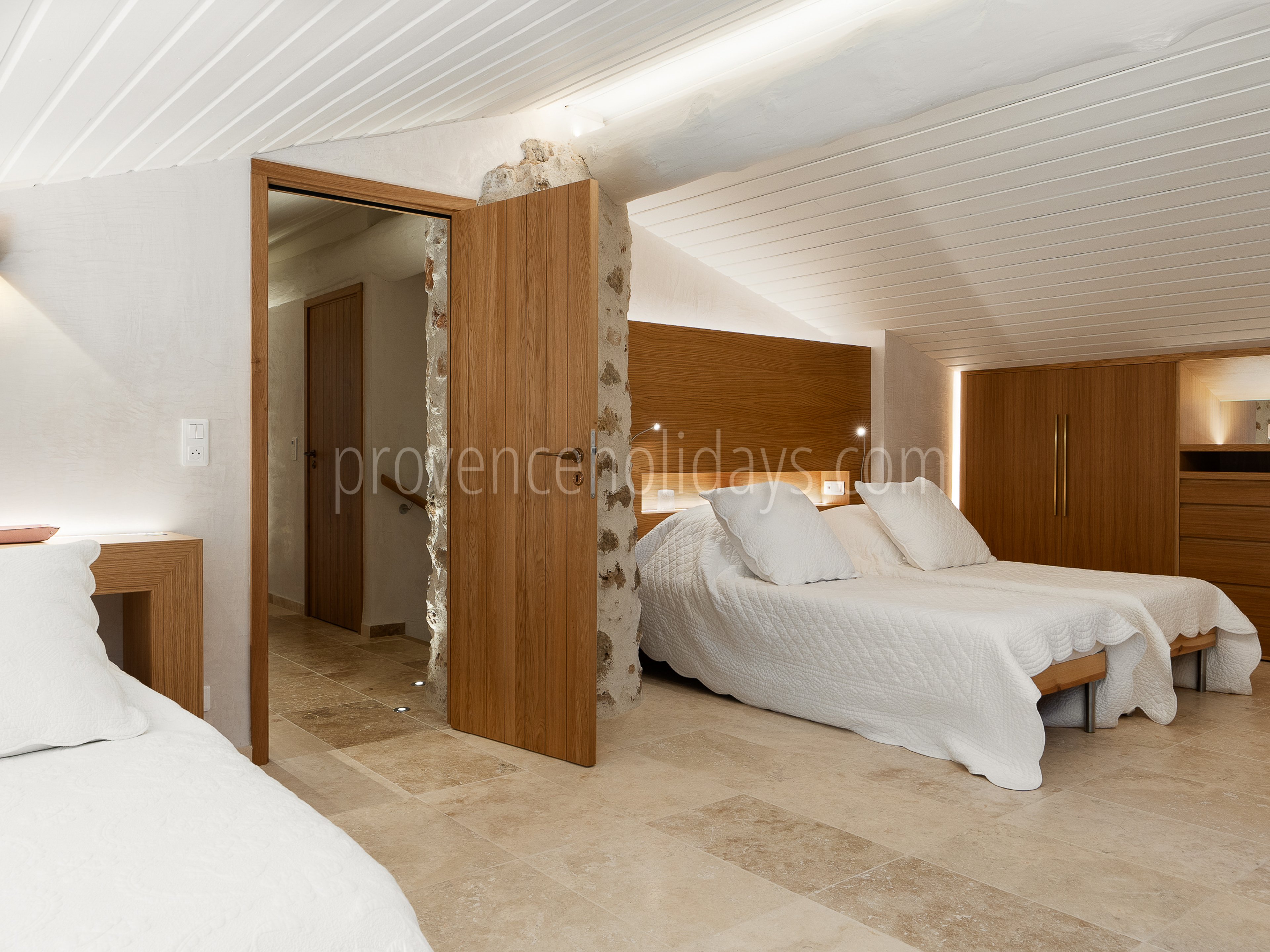 22 - Domaine Three Lakes: Villa: Bedroom