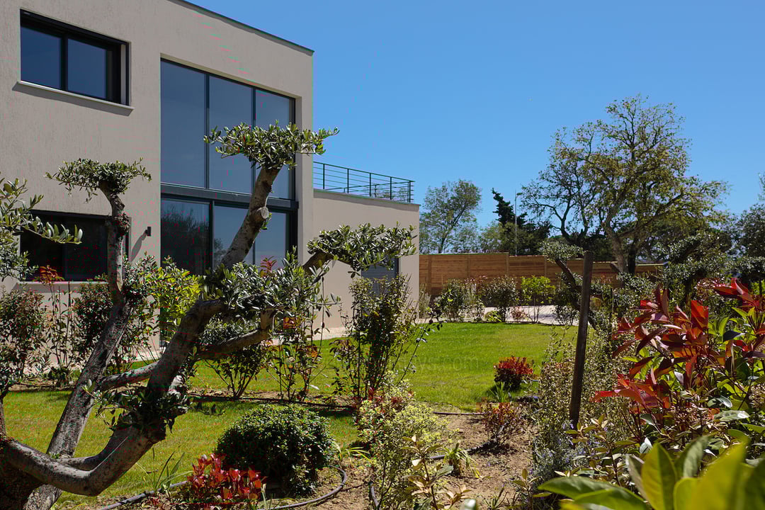 Contemporary villas by the sea in Grimaud