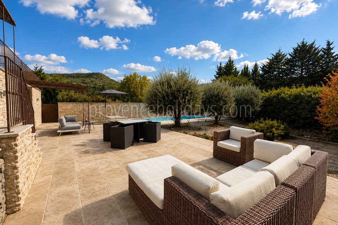 4 - Villa met verwarmd zwembad en uitzicht op de Luberon: Villa: Exterior