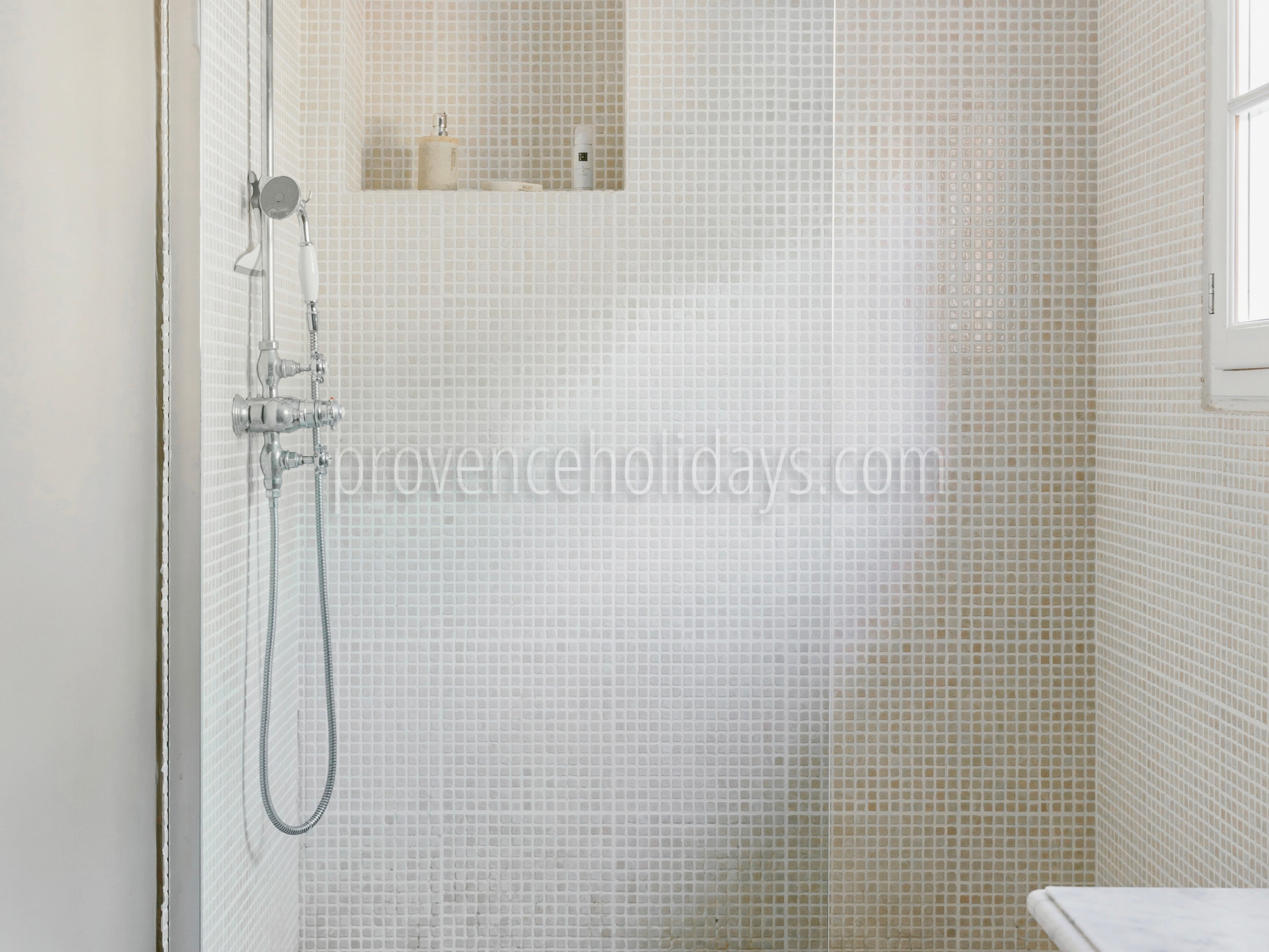 15 - Bastide Shalimar: Villa: Bathroom