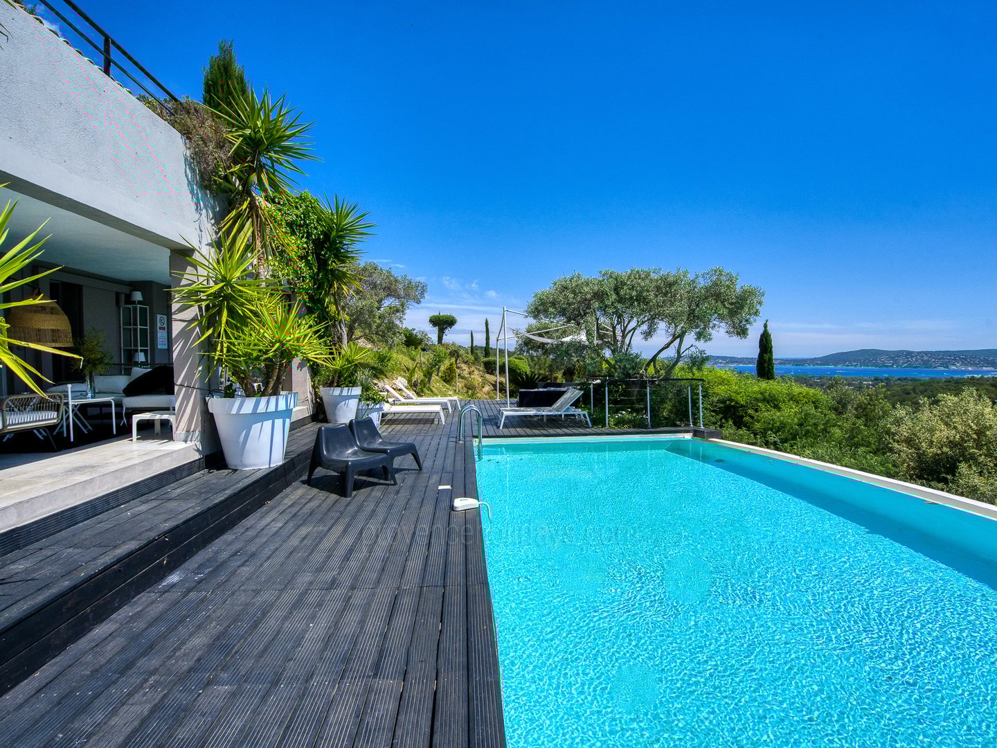 8 - Mistral Serene: Villa: Pool