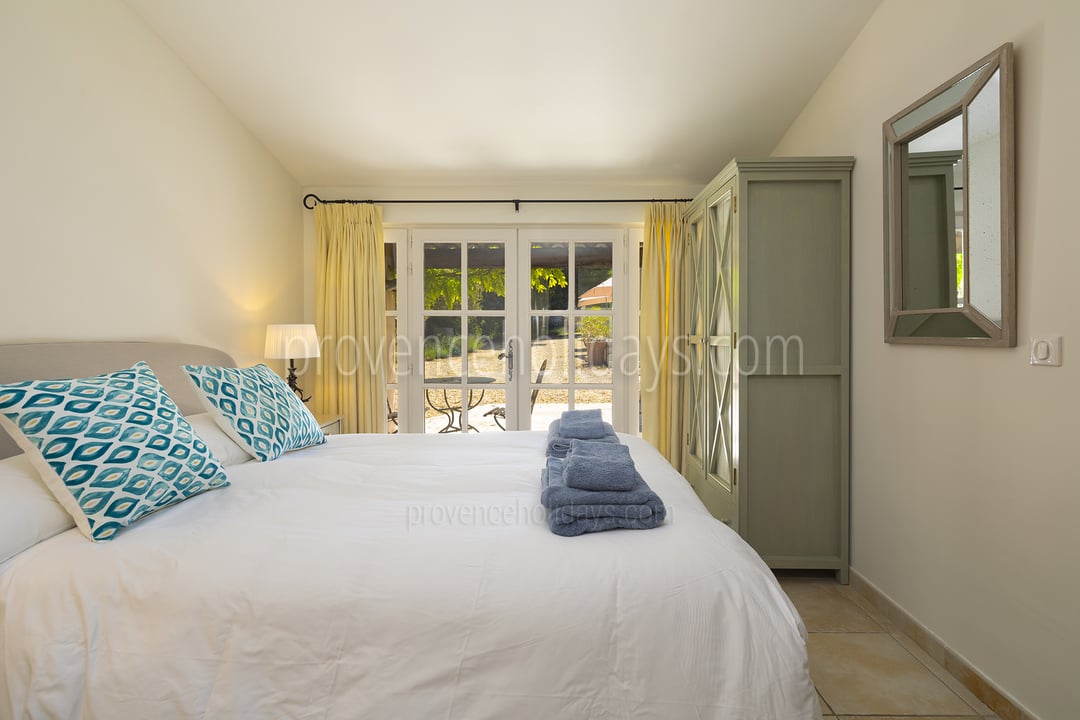 4 - Maison de la Colline: Villa: Bedroom