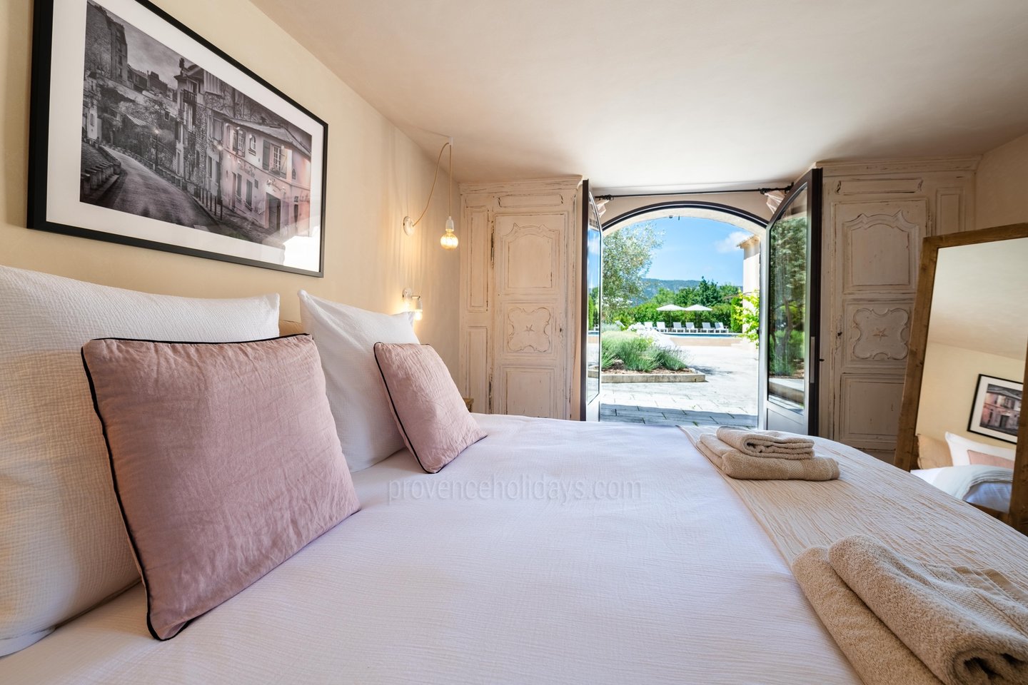 67 - Bastide Gergouven: Villa: Bedroom 1