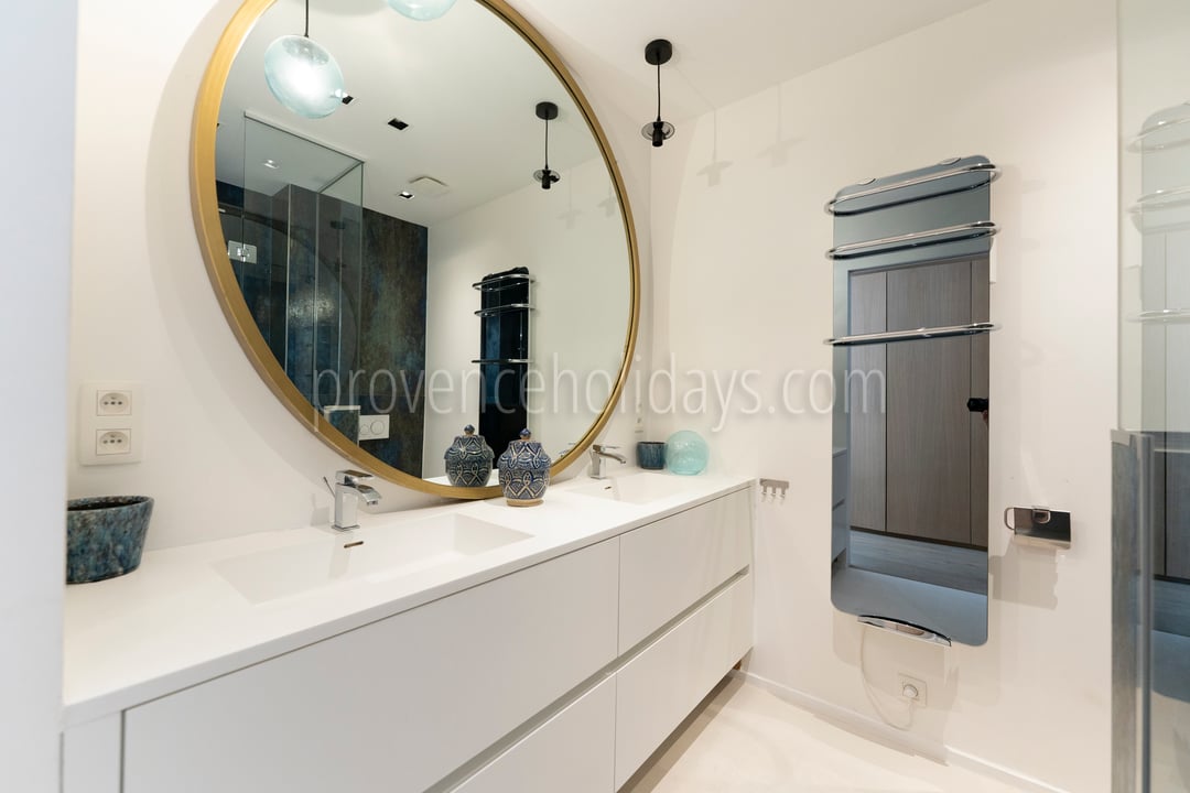 19 - Villa Lucia: Villa: Bathroom