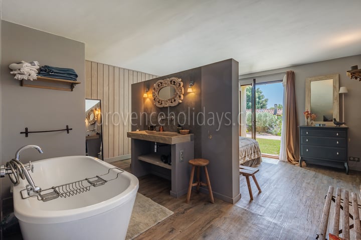 10 - La Maison du Chemin: Villa: Bathroom