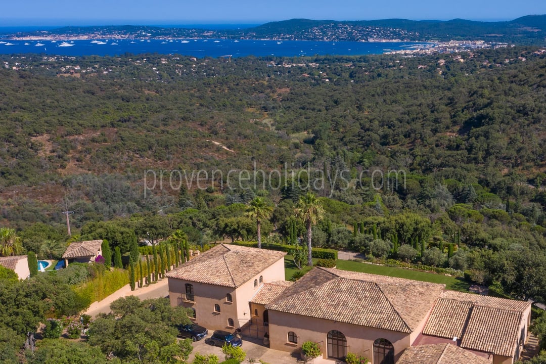 13 - Villa Elina: Villa: Exterior