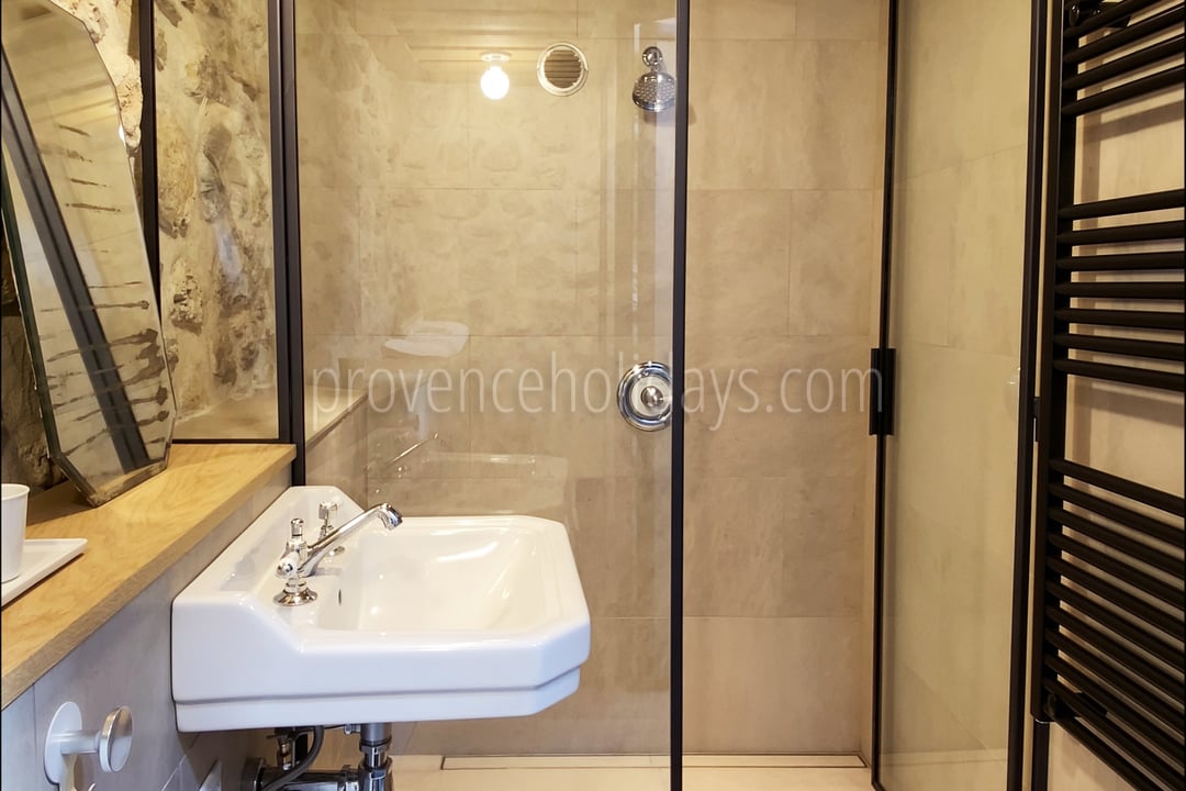41 - Mas Villard: Villa: Bathroom