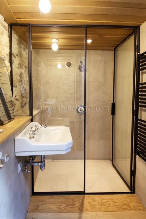 41 - Mas Villard: Villa: Bathroom