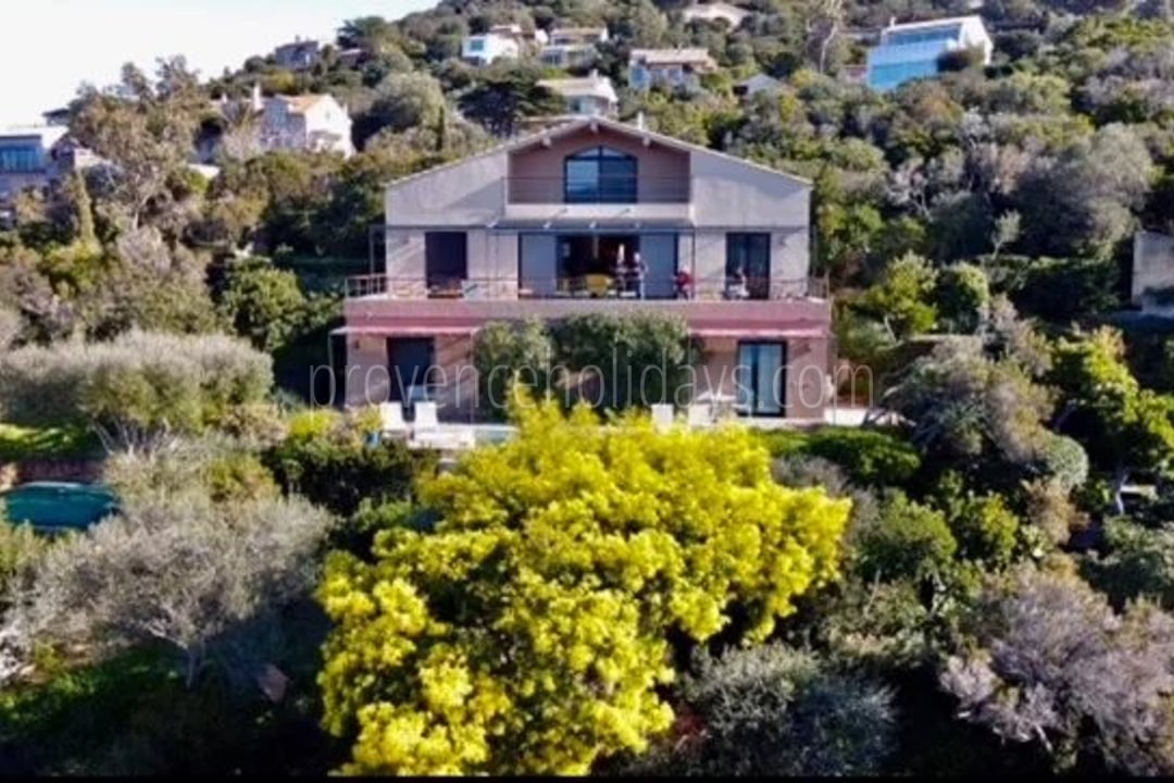 5 - Intieme villa in Hyères: Villa: Exterior