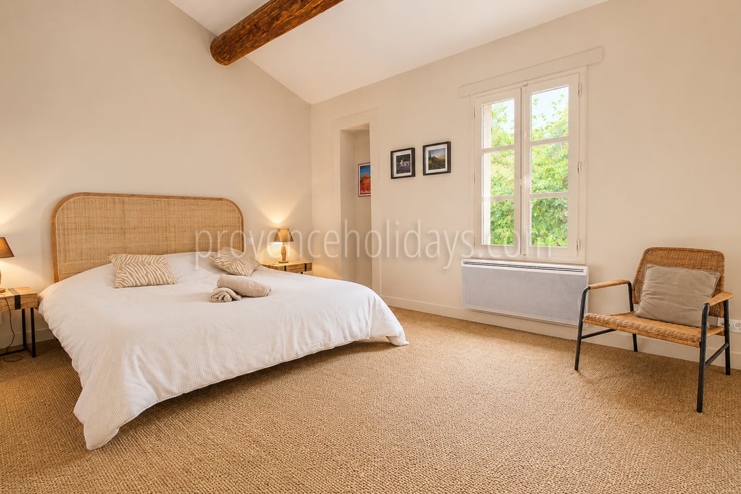 38 - Bauernhaus mit Blick auf den Luberon: Villa: Bedroom