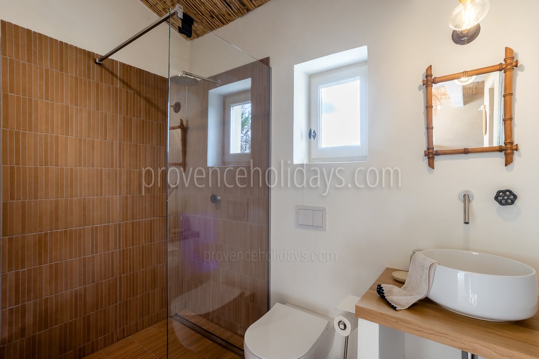 67 - Villa des Lys: Villa: Bathroom