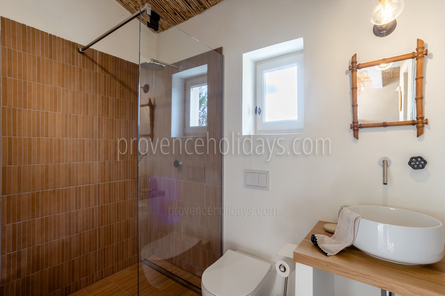67 - Villa des Lys: Villa: Bathroom
