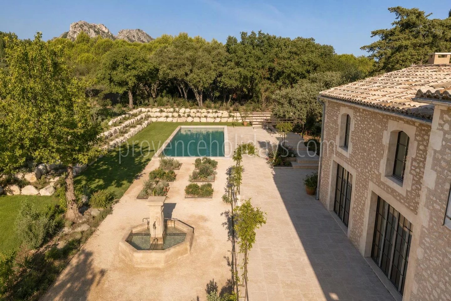 7 - Mas contemporain à Eygalières: Villa: Exterior